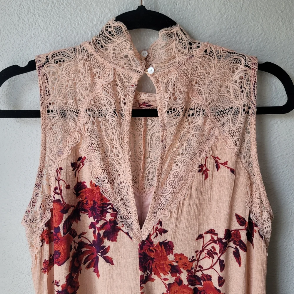 Mystree Sleeveless Floral Lace Mini Dress Size Medium Color Pink Floral